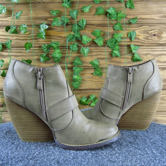 Very Volatile Womens Ankle Boots Size 7.5 Beige Buckle Wedge Heel Booties - Picture 5 of 8